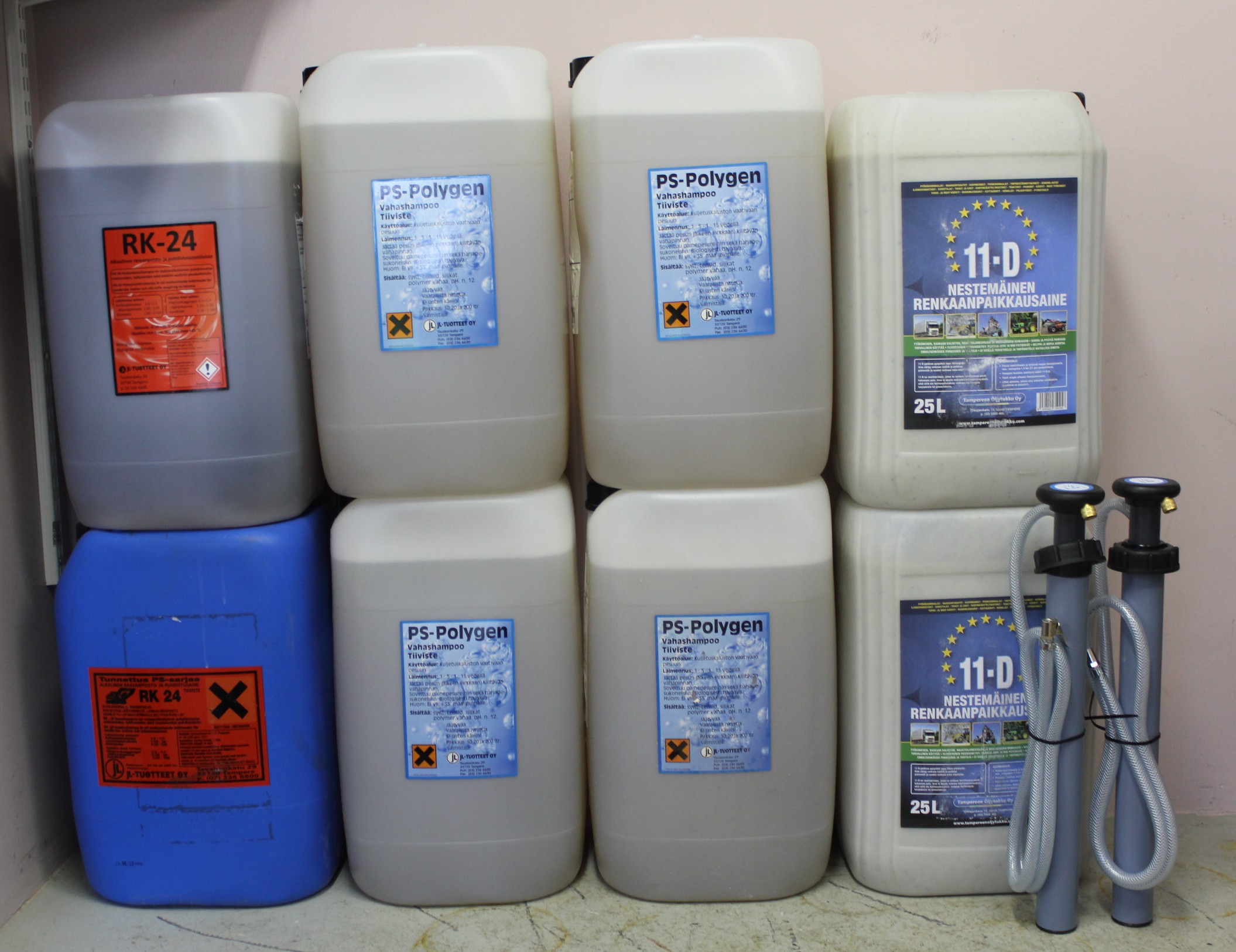 Kauttamme laadukkaat RK24 rasvanpoistaja/puhdistusainetiiviste, my&ouml;s PS Polygen vahashampootiiviste sek&auml; 11D nestemainen renkaanpaikkausaine sek&auml; t&auml;ytt&ouml;pumput.